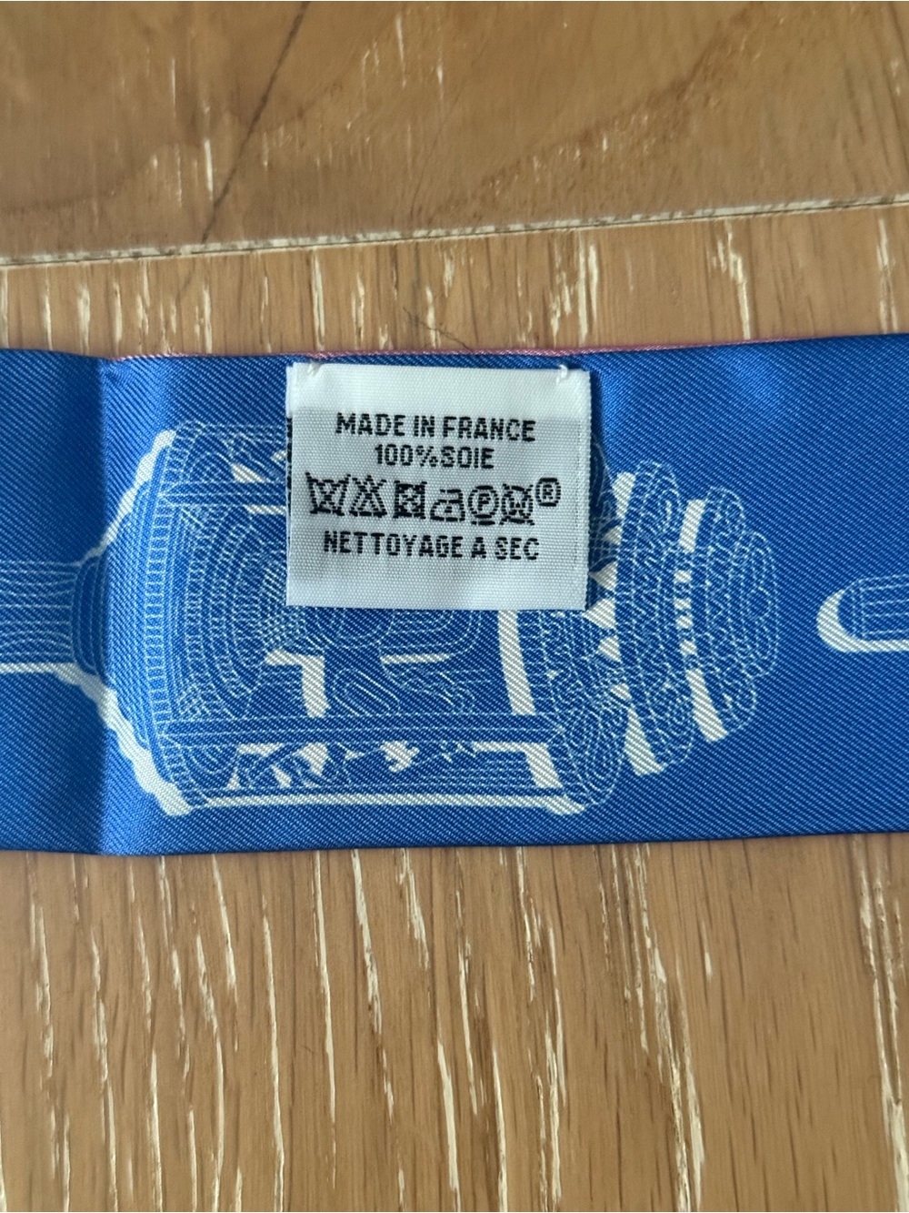 NWOT Hermès "Merveilleuses Lantern" Rose Bon Bon, Indigo Multi Silk Twilly SCARF - Picture 3 of 5